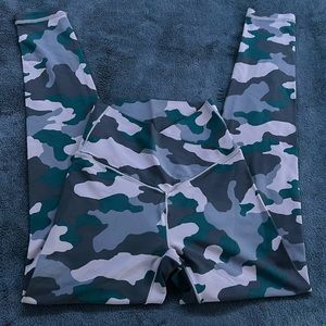 offline by aerie crossbody camo leggings 7/8